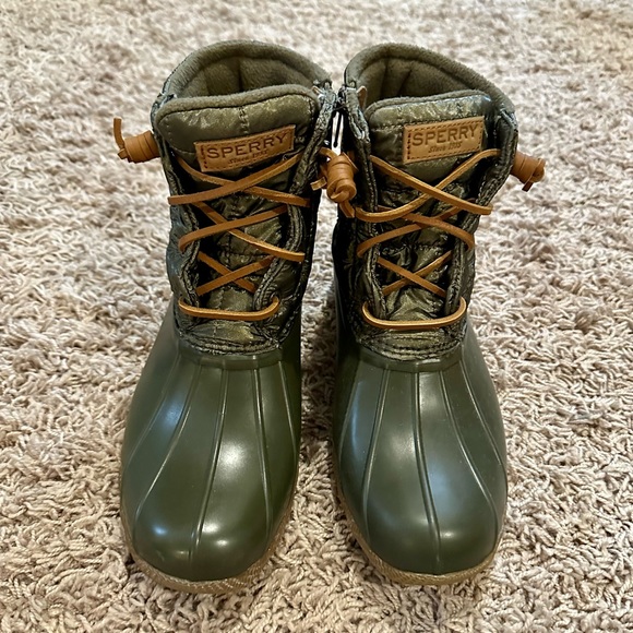 Sperry Saltwater Duck Boot in Dark Olive - Size 8 - Picture 2 of 4
